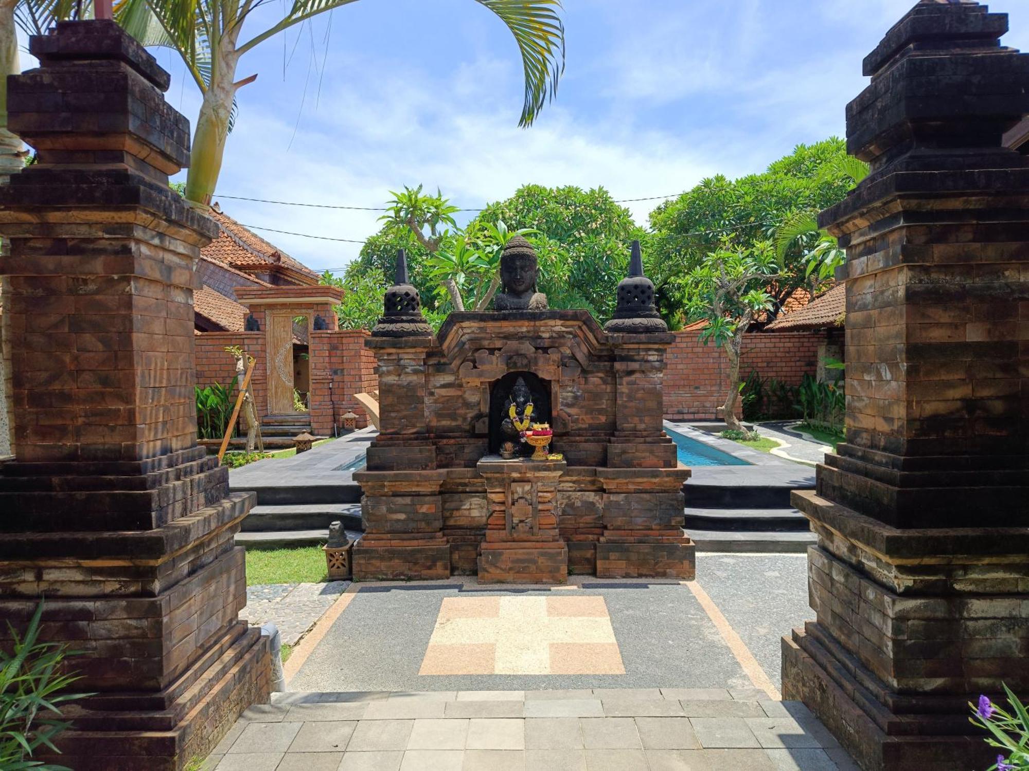 Mahe Garden Inn&Villas Kuta Lombok Exterior foto